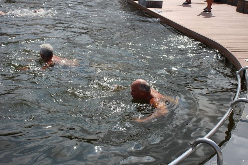 Erste Weltmeister im Brustr&uuml;ckw&auml;rtsschwimmen