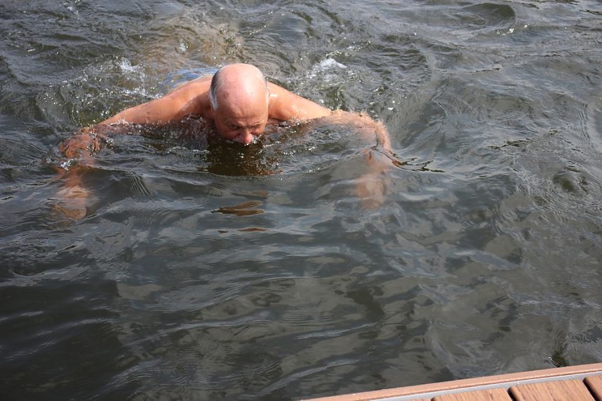 Erste Weltmeister im Brustr&uuml;ckw&auml;rtsschwimmen