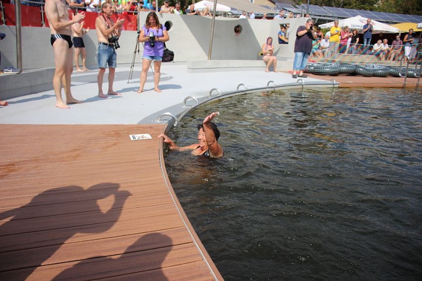 Erste Weltmeister im Brustr&uuml;ckw&auml;rtsschwimmen
