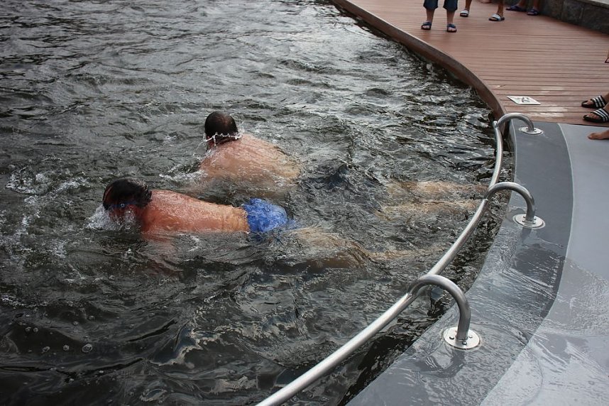 Erste Weltmeister im Brustr&uuml;ckw&auml;rtsschwimmen