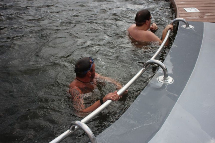 Erste Weltmeister im Brustr&uuml;ckw&auml;rtsschwimmen