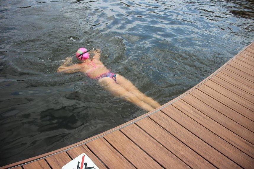 Erste Weltmeister im Brustr&uuml;ckw&auml;rtsschwimmen