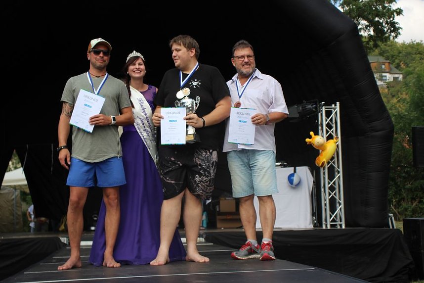 Erste Weltmeister im Brustr&uuml;ckw&auml;rtsschwimmen