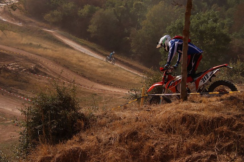 Fliegende Maschinen am Weinberg