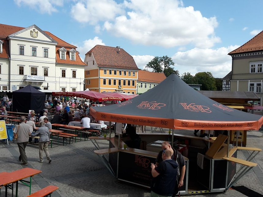Mit Wein in den neuen Tag