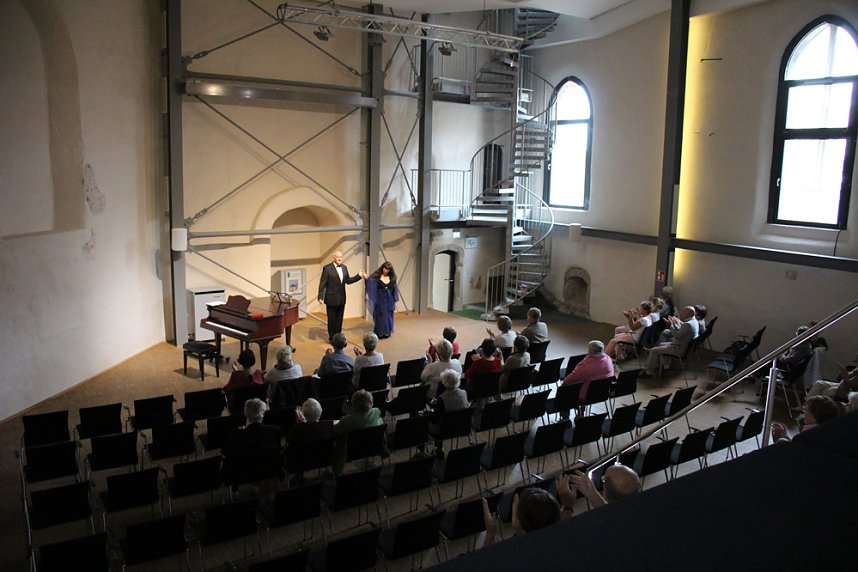 Ihr solltet genie&szlig;en...!"