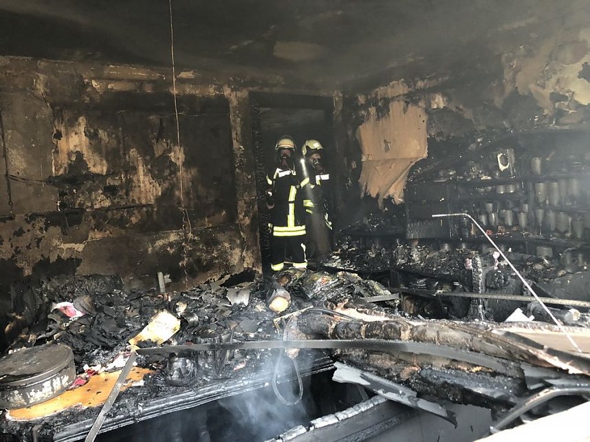 Eine Verletzte bei Wohnhausbrand (Update)