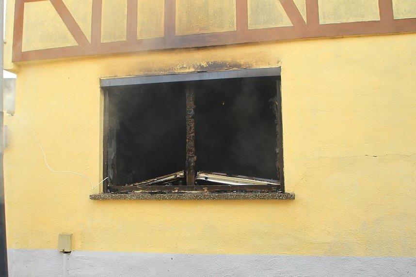 Eine Verletzte bei Wohnhausbrand (Update)