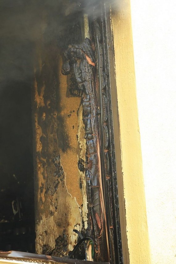 Eine Verletzte bei Wohnhausbrand (Update)