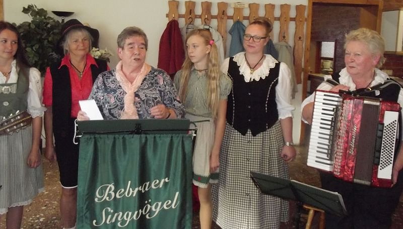 Herbstfest im WB 4 mit Bebraer Singv&ouml;geln gefeiert