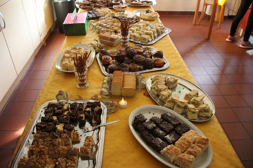 T&uuml;r stand weit offen