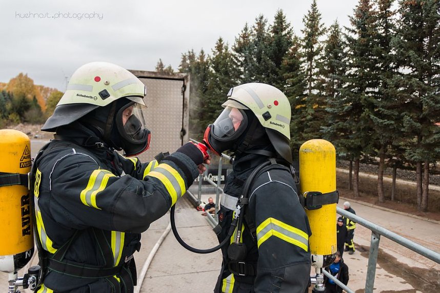 Feuerwehren &uuml;bten in Greu&szlig;en