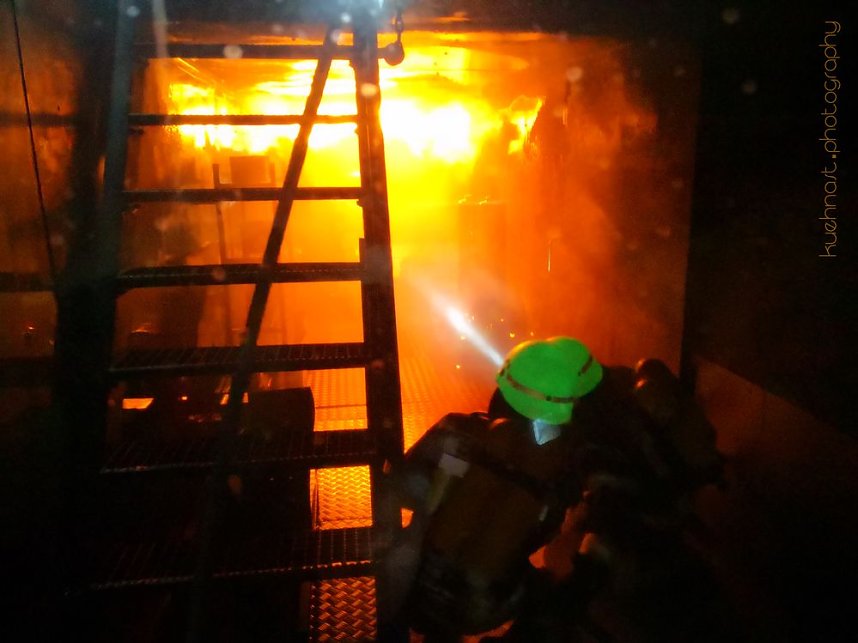 Feuerwehren &uuml;bten in Greu&szlig;en