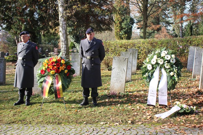 Der Opfer von Gewalt und Kriegen gedacht