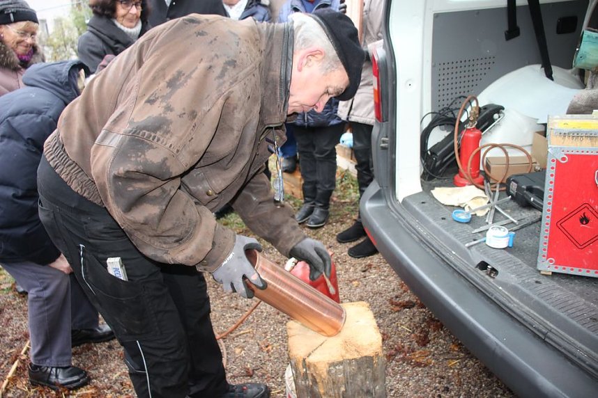 Turmhaube mit Dokumenten best&uuml;ckt