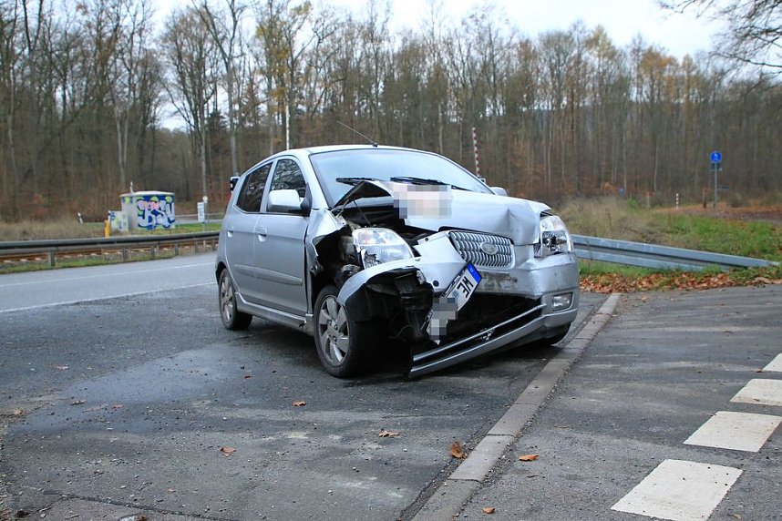 Unfall auf B4 am Bahn&uuml;bergang Gra&szlig;