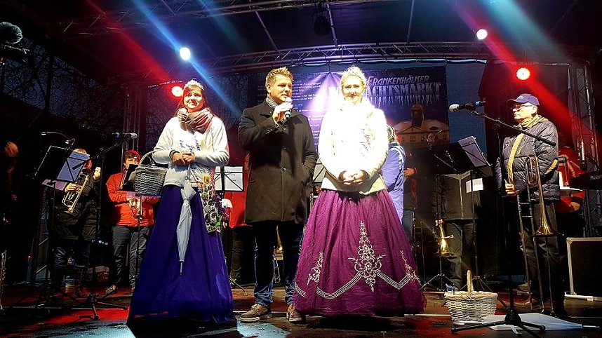 Gut besuchter Weihnachtsmarktstart