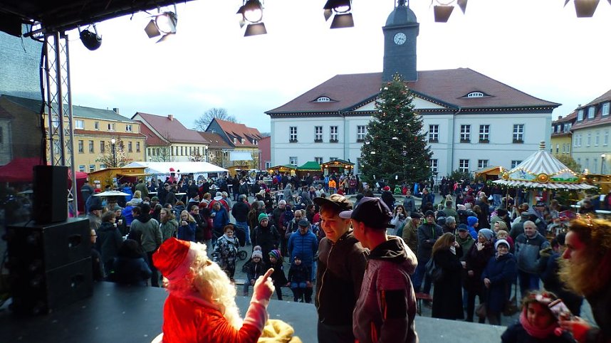 Gut besuchter Weihnachtsmarktstart