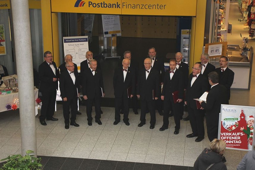 Adventsmarkt nicht vom Wetter beg&uuml;nstigt