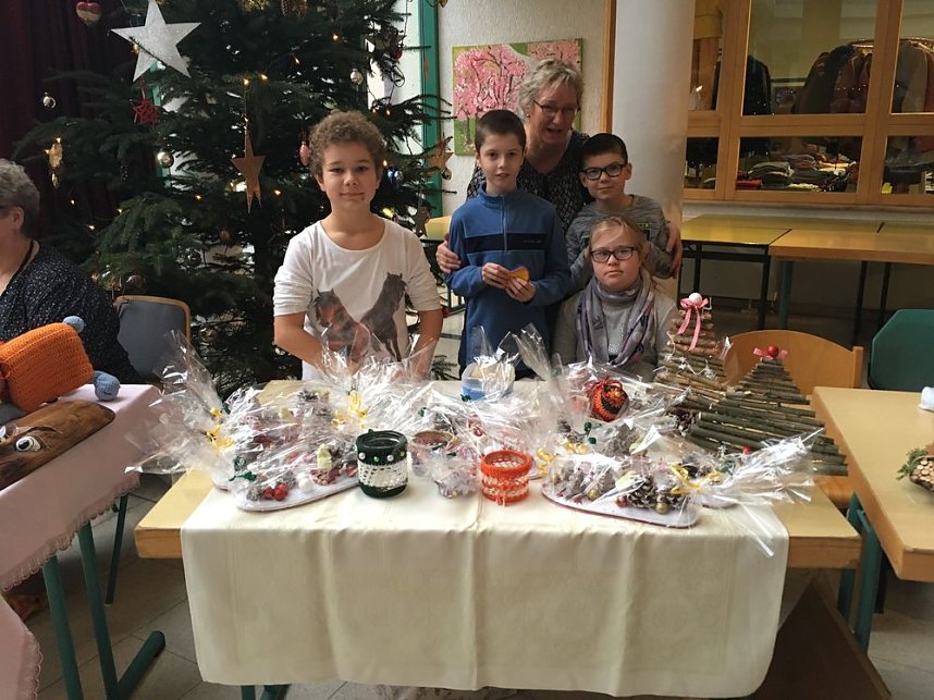 Gro&szlig;er Weihnachtsmarkt in der Talstra&szlig;e