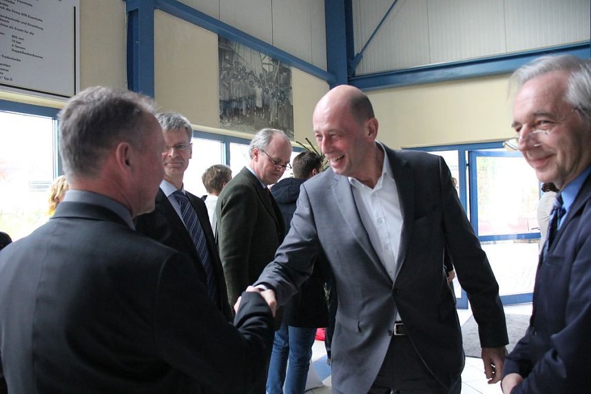 Symbolischer Spatenstich zum Breitbandausbau