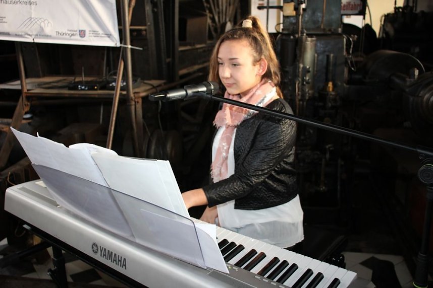 Symbolischer Spatenstich zum Breitbandausbau