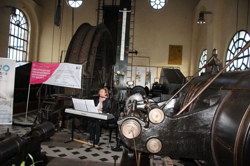 Symbolischer Spatenstich zum Breitbandausbau