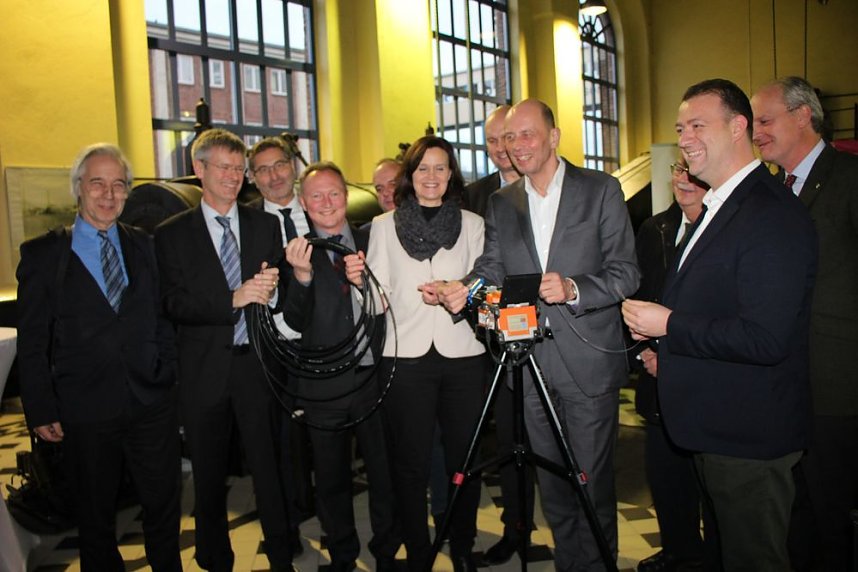 Symbolischer Spatenstich zum Breitbandausbau