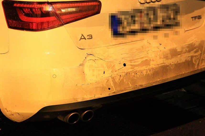 PKW kracht in parkende PKW