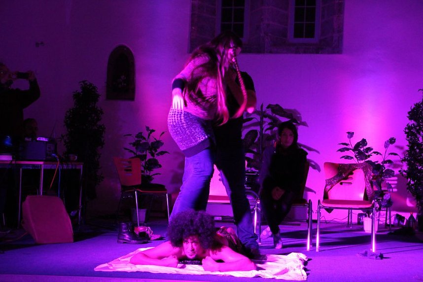 Zu Gunsten des Sole-Schwimmbads Artern