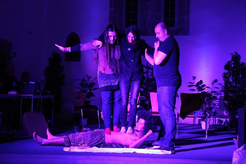 Zu Gunsten des Sole-Schwimmbads Artern