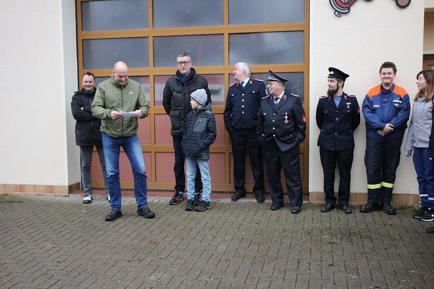 Feuerwehrfahrzeuge &uuml;bergeben