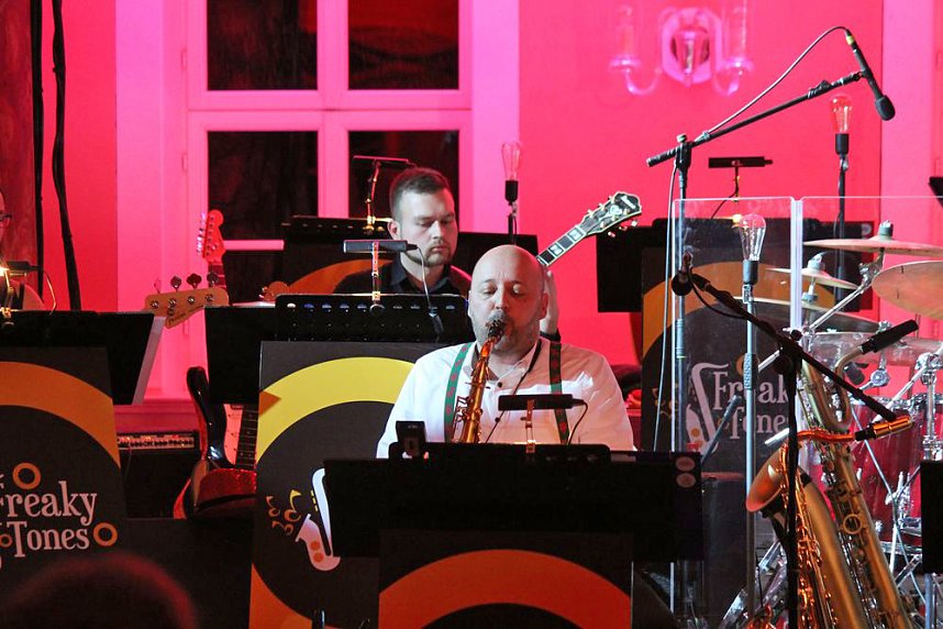 Wieder stehende Ovationen im Achteckhaus