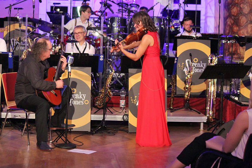 Wieder stehende Ovationen im Achteckhaus