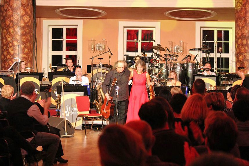 Wieder stehende Ovationen im Achteckhaus