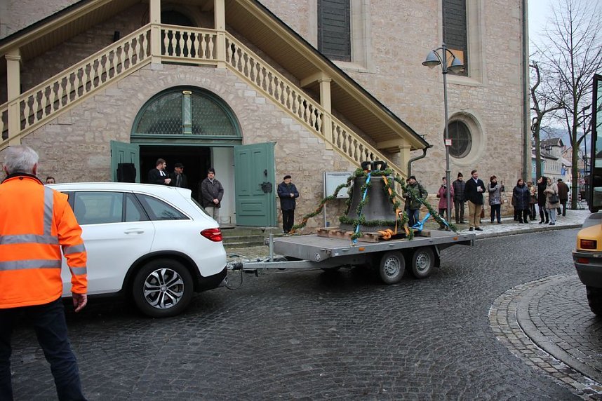Die erste Glocke f&uuml;r Trinitatiskirche in der Stadt