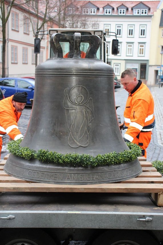 Die erste Glocke f&uuml;r Trinitatiskirche in der Stadt