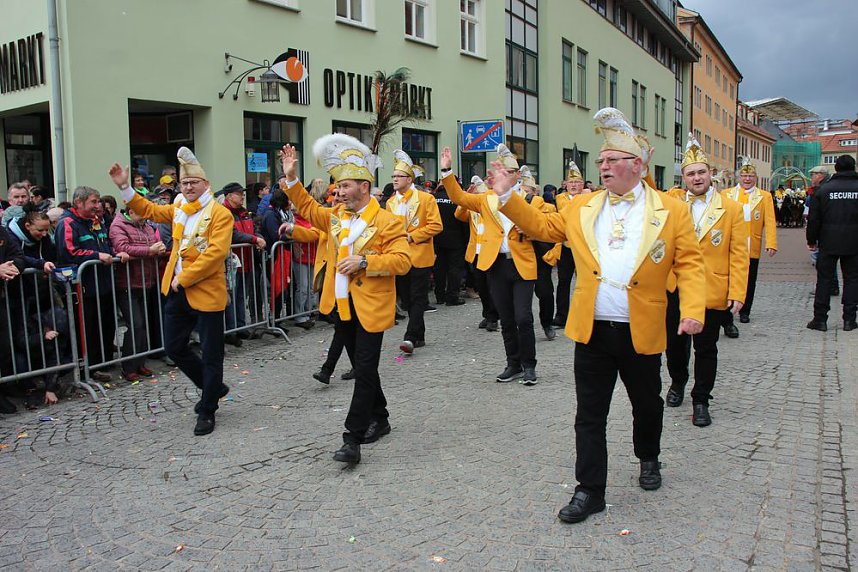 Rosenmontagsumzug nass gemacht