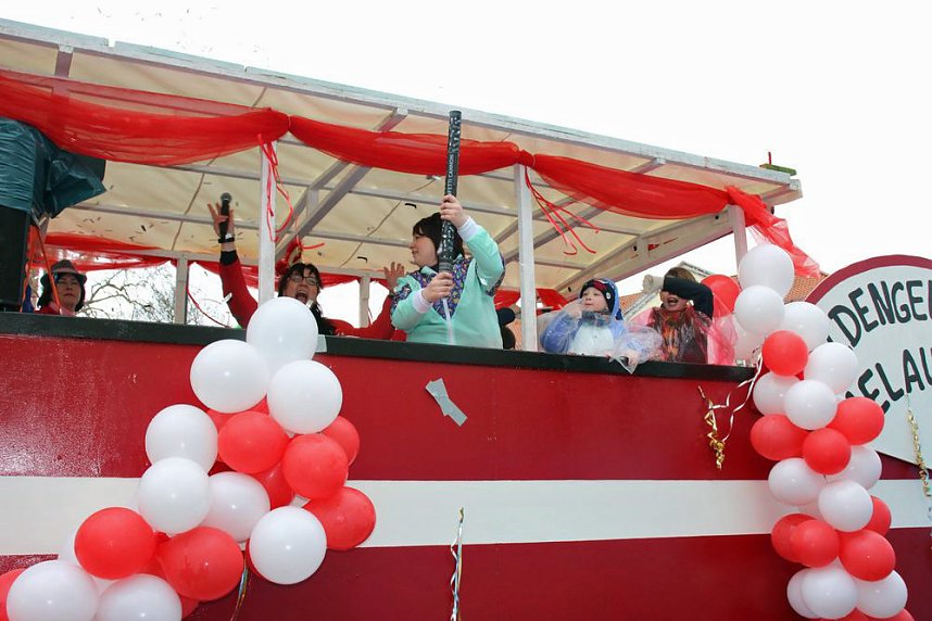 Rosenmontagsumzug nass gemacht