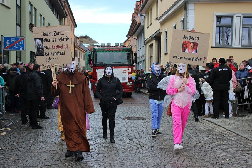 Rosenmontagsumzug nass gemacht