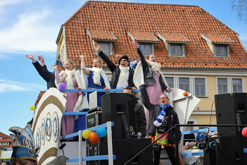 Rosenmontagsumzug nass gemacht