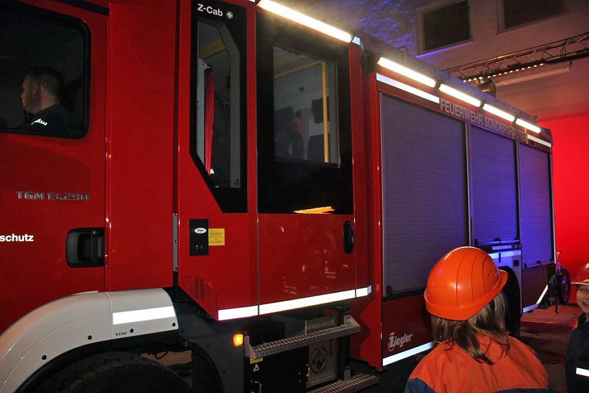 Freiwillige Feuerwehr pr&auml;sentierte HLF20