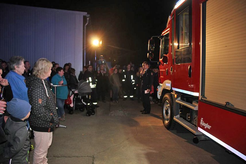 Freiwillige Feuerwehr pr&auml;sentierte HLF20