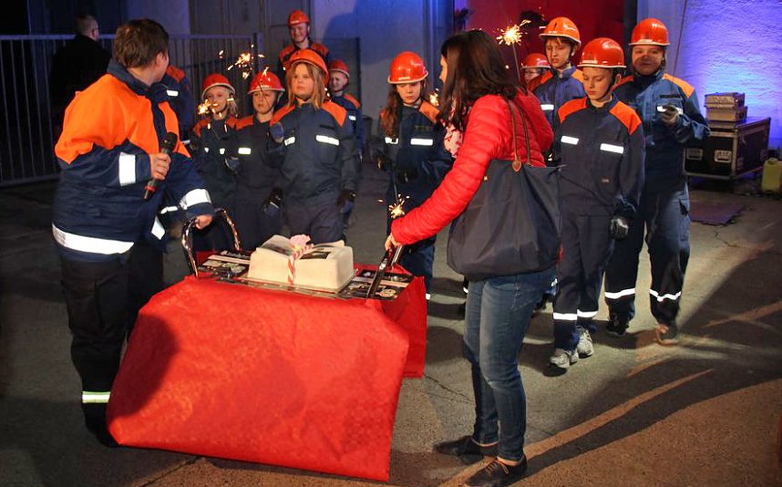 Freiwillige Feuerwehr pr&auml;sentierte HLF20