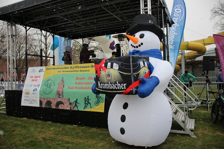 Schnee und K&auml;lte beim Kyffh&auml;usder Berglauf