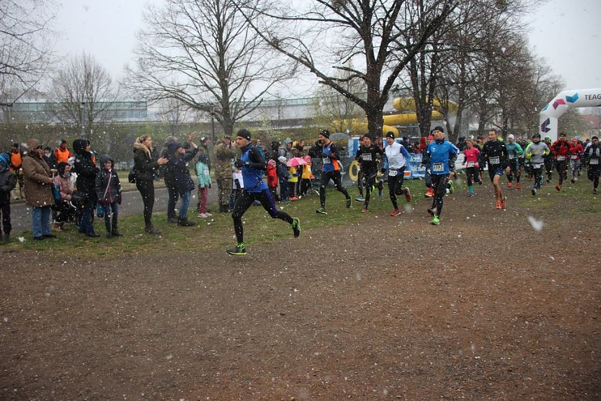 Schnee und K&auml;lte beim Kyffh&auml;usder Berglauf