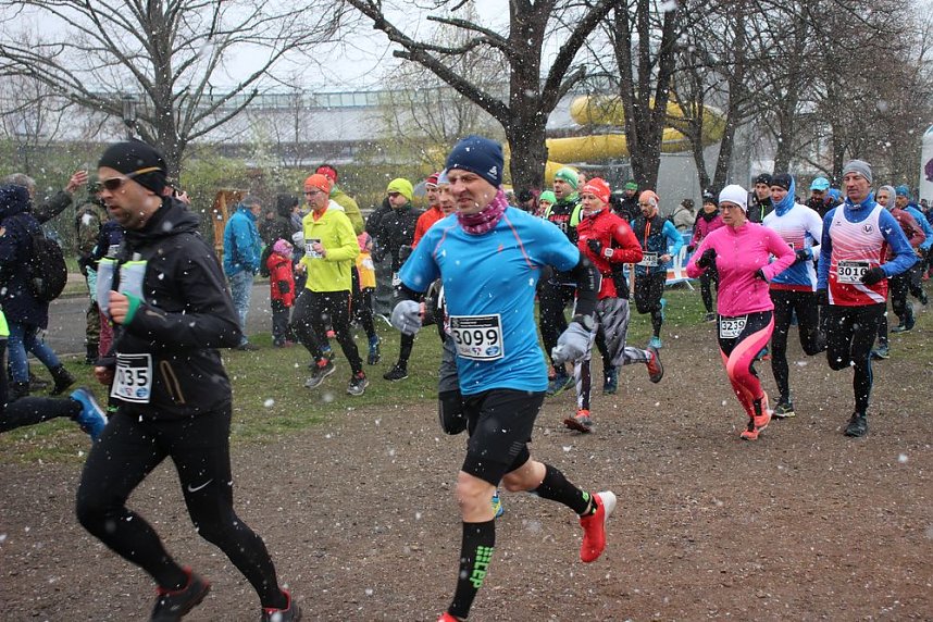 Schnee und K&auml;lte beim Kyffh&auml;usder Berglauf