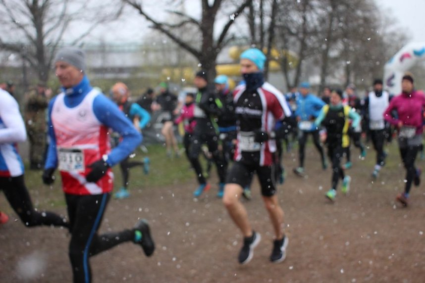 Schnee und K&auml;lte beim Kyffh&auml;usder Berglauf