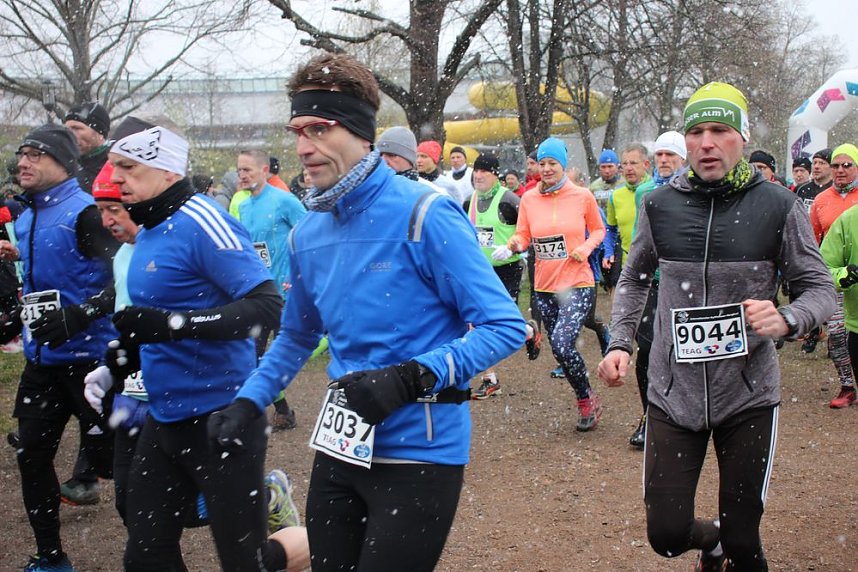 Schnee und K&auml;lte beim Kyffh&auml;usder Berglauf