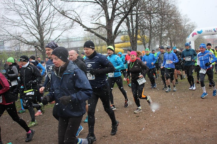Schnee und K&auml;lte beim Kyffh&auml;usder Berglauf